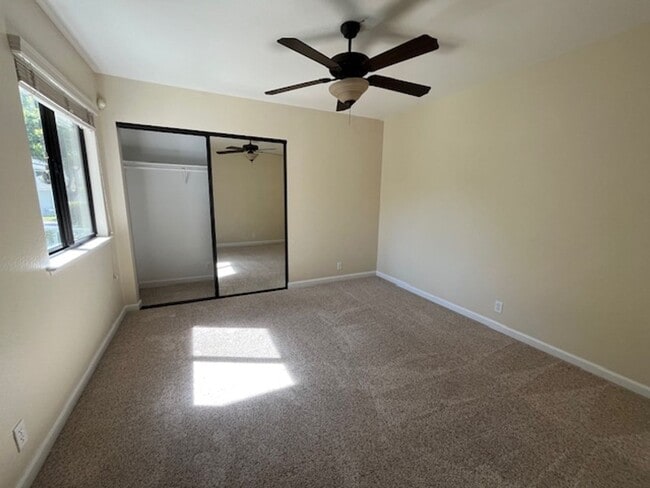 Building Photo - 856 Alyssum Ct