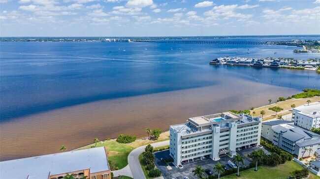 Building Photo - 1500 Park Beach Cir