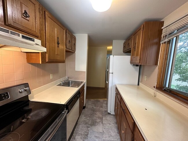 Building Photo - 410 Highland Ave