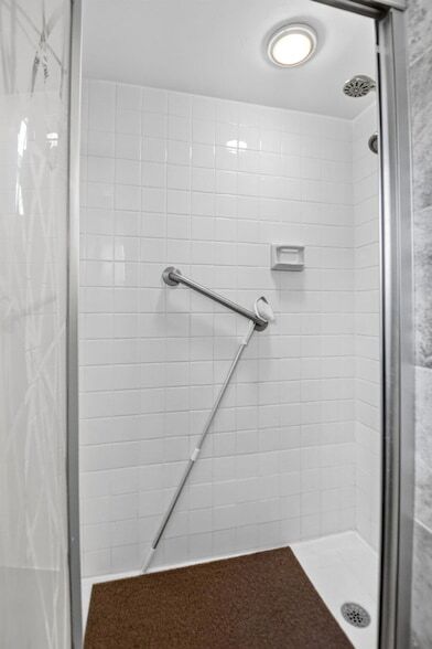 Building Photo - 3425 Via Poinciana