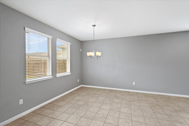 Building Photo - 467 Twisted Oaks Ln