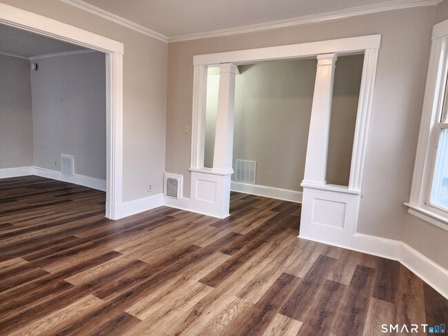 Building Photo - 402 Park St