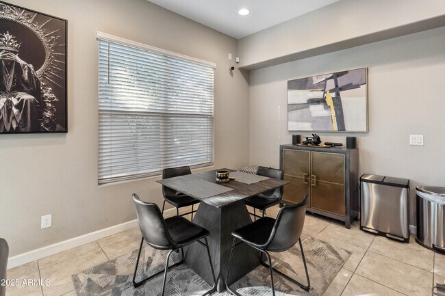 Building Photo - 3020 N 37th Pl