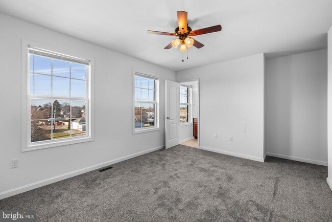 Building Photo - 116 Breezewood Dr
