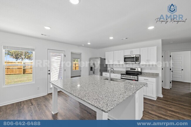 Building Photo - New 3 Bedroom Townhome!
