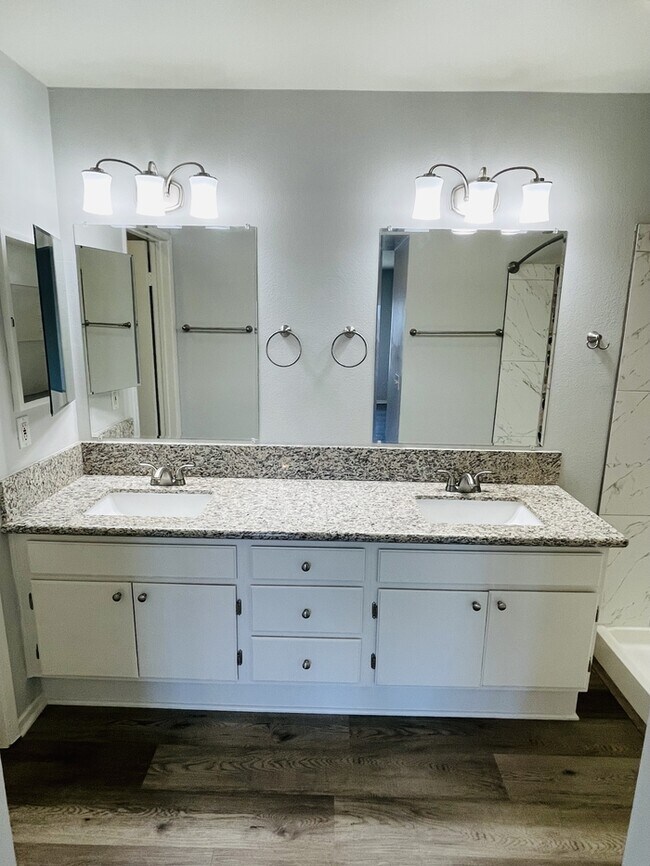 Building Photo - Codorniz Way