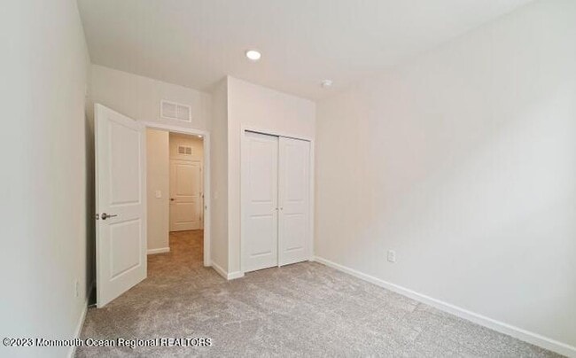 Building Photo - 8 Jessica Ln