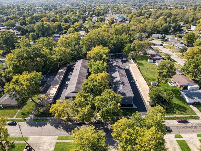 Building Photo - The Flats at Sycamore Creek
