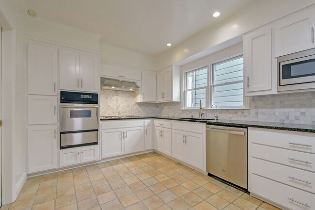 Building Photo - 3217-21 Gough Street Apartments