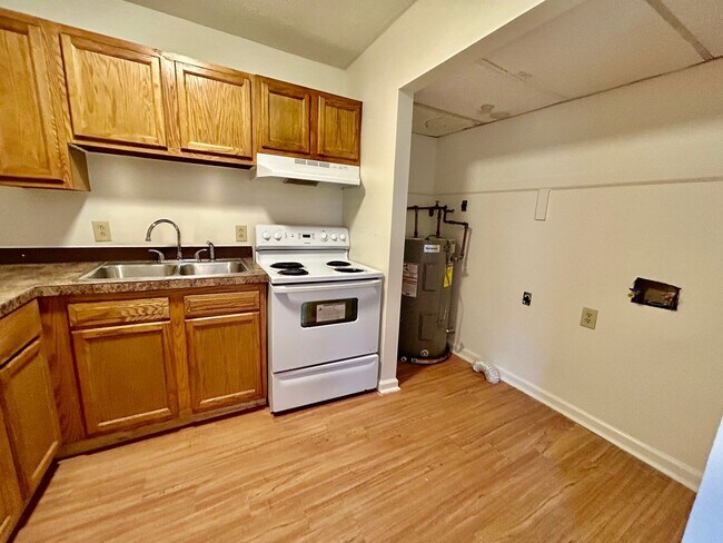 Building Photo - MAC190