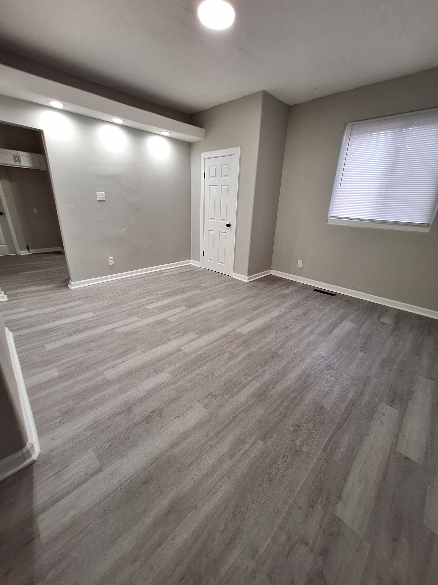 Building Photo - 627 E 2nd Ave