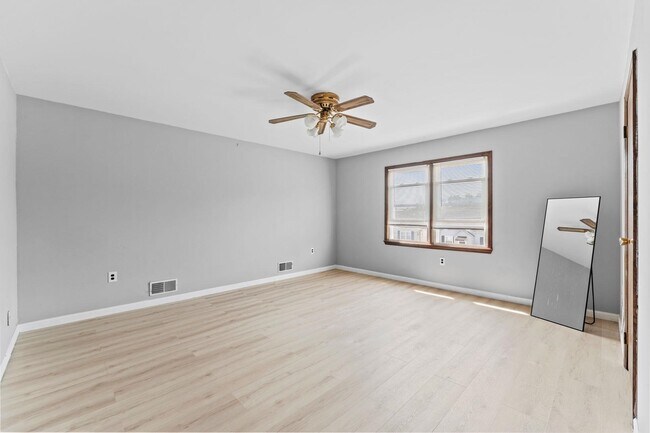 Building Photo - 10 Blanche St