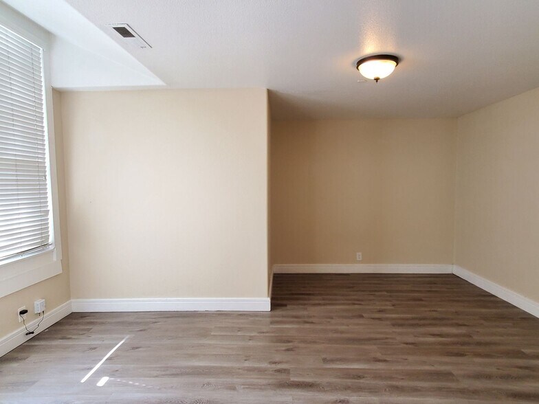 Building Photo - 694 S Second St