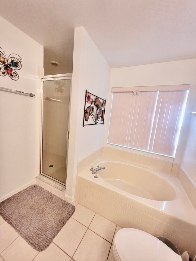 Building Photo - Fully furnished 3 bed 2 bath in beautiful Davenport