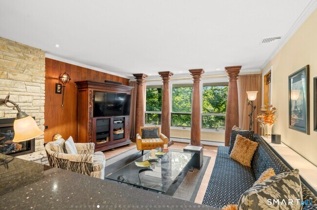 Building Photo - 92 Kenmore Rd