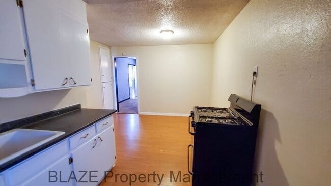 Building Photo - 2 Bedroom in Lawndale