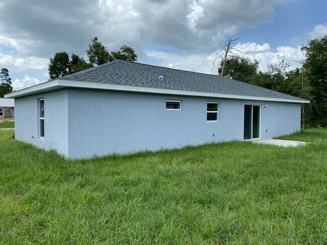 Building Photo - Desirable SW Ocala Neighborhood 3/2/2 - No Carpet- **WON'T LAST**