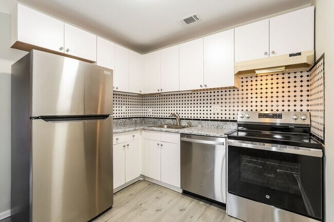 Building Photo - 25 Kings Ct