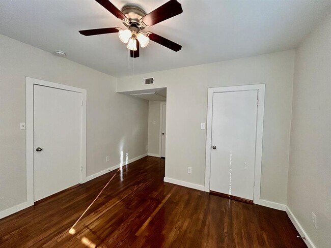Building Photo - 4021 Mandell St