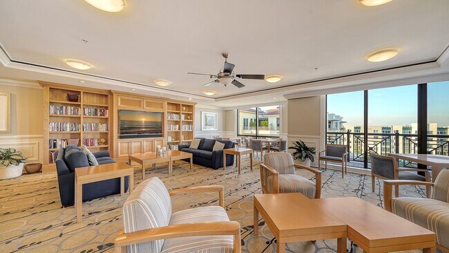 Building Photo - Short term ONLY Amazing 2/2 condo in the heart of downtown Sarasota with Bay View!