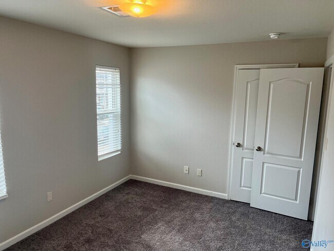 Building Photo - 193 Cloverbrook Dr