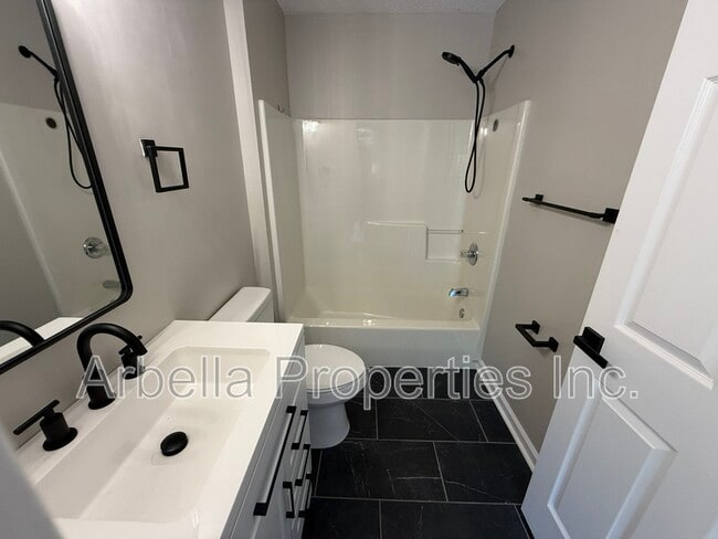 Building Photo - 1735 Blakewood Ct