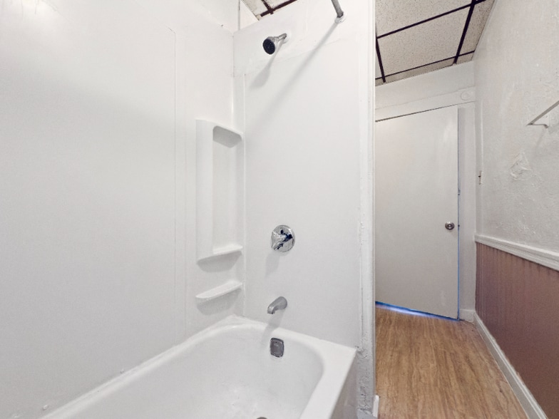 Building Photo - 286 Farnham St