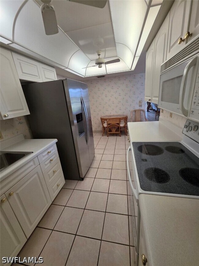 Building Photo - 3655 Boca Ciega Dr