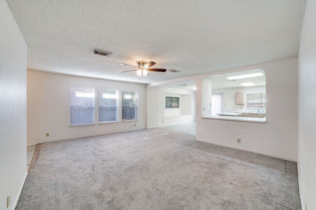 Building Photo - Welcome home to this single-story home in highly desirable Northwest Crossing