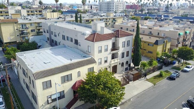 Building Photo - 334 Heliotrope Dr