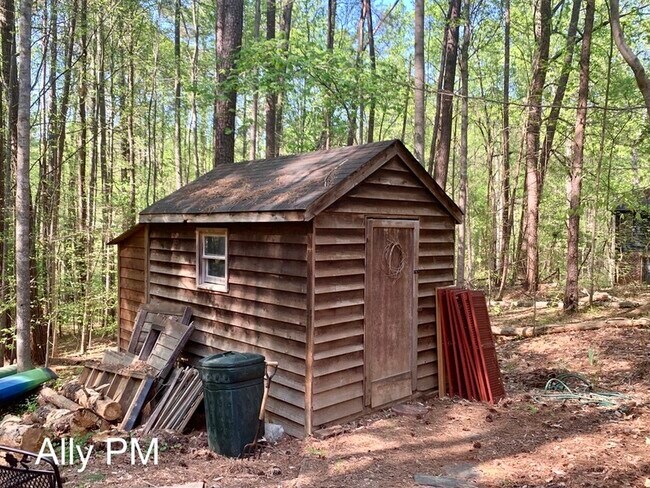 Building Photo - 1180 Fox Ridge Dr