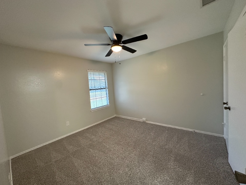 Building Photo - 319 Shea St