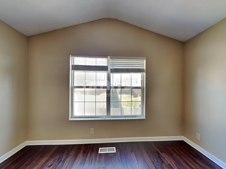 Building Photo - 2011 Lassiter Dr