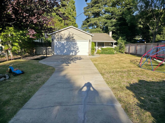 Building Photo - 758 Arnold Way