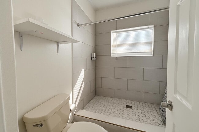 Building Photo - 8622 N 39th St