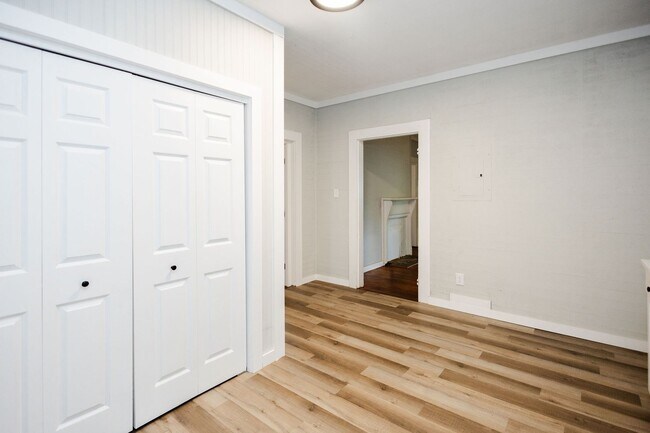 Building Photo - Move-in special: 50% off 1st month's rent – Newly Renovated 2 Bedroom Home!