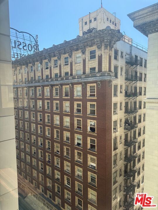 Building Photo - 460 S Spring St