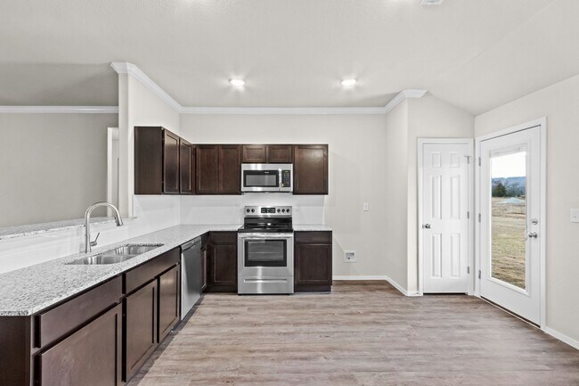 Building Photo - Beautiful new build home!