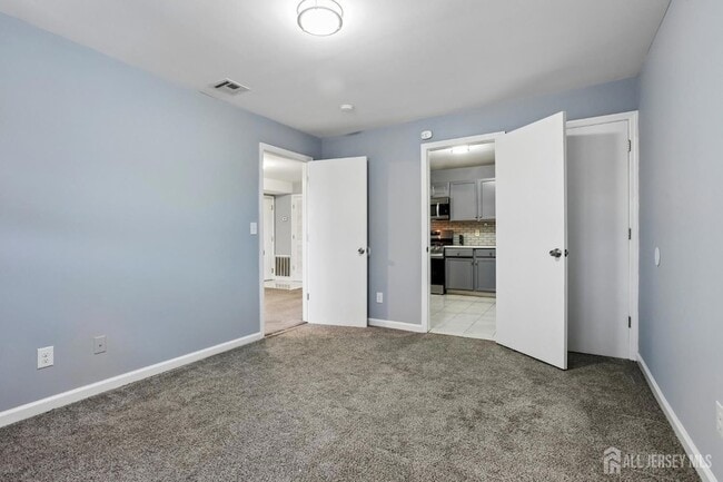 Building Photo - 396 College Dr