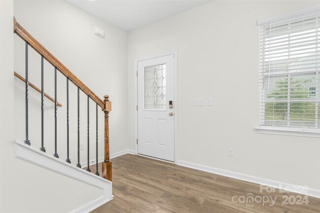 Building Photo - 3933 Meadow Green Dr