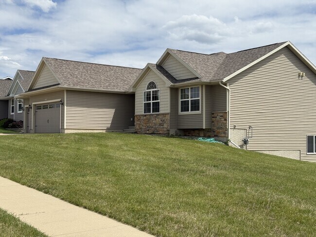 Primary Photo - 487 Battle Creek Dr