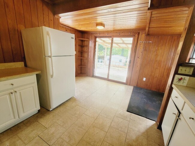 Building Photo - 526 N Adams St