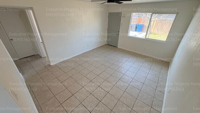 Building Photo - 3306 Gardenia Ave