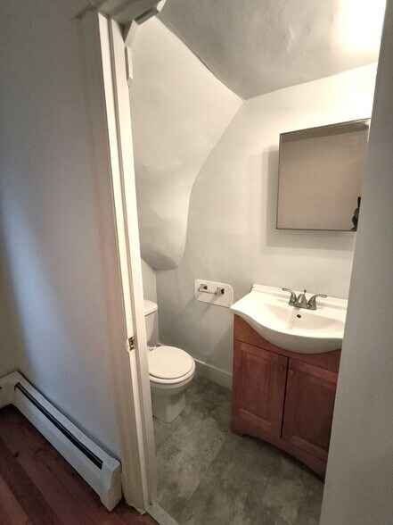 Building Photo - 823-825 Main Street