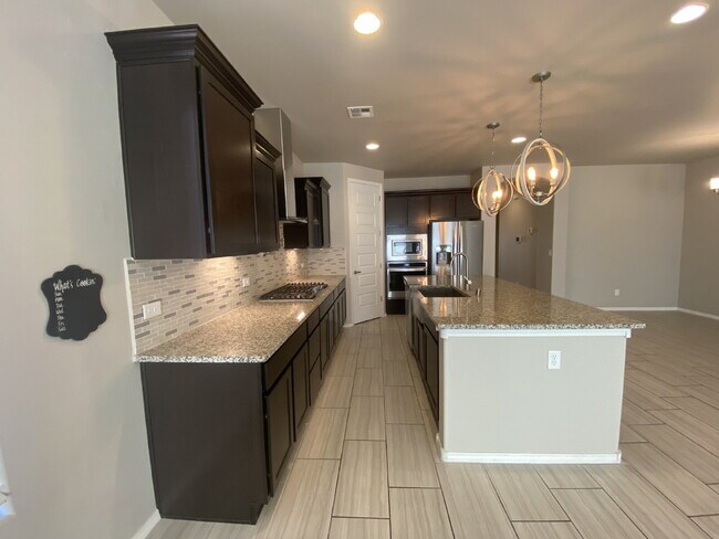 Building Photo - Single story 4BR/2Bath/Open Floor Plan/1907 Sqr Ft