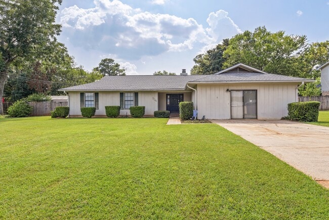 Primary Photo - 304 Melbourne Dr