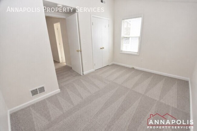 Building Photo - 424 First Street-