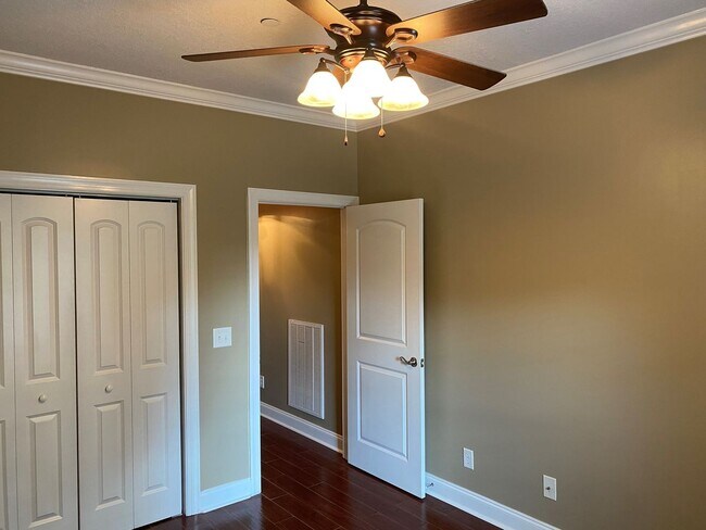 Building Photo - Coming Soon! Beautiful 3/2 with Garage and Sunroom in Johnson City, $2400, Lawn Care Included!