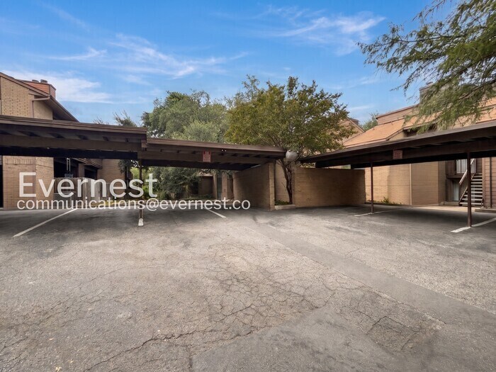Building Photo - 8611 Datapoint Dr
