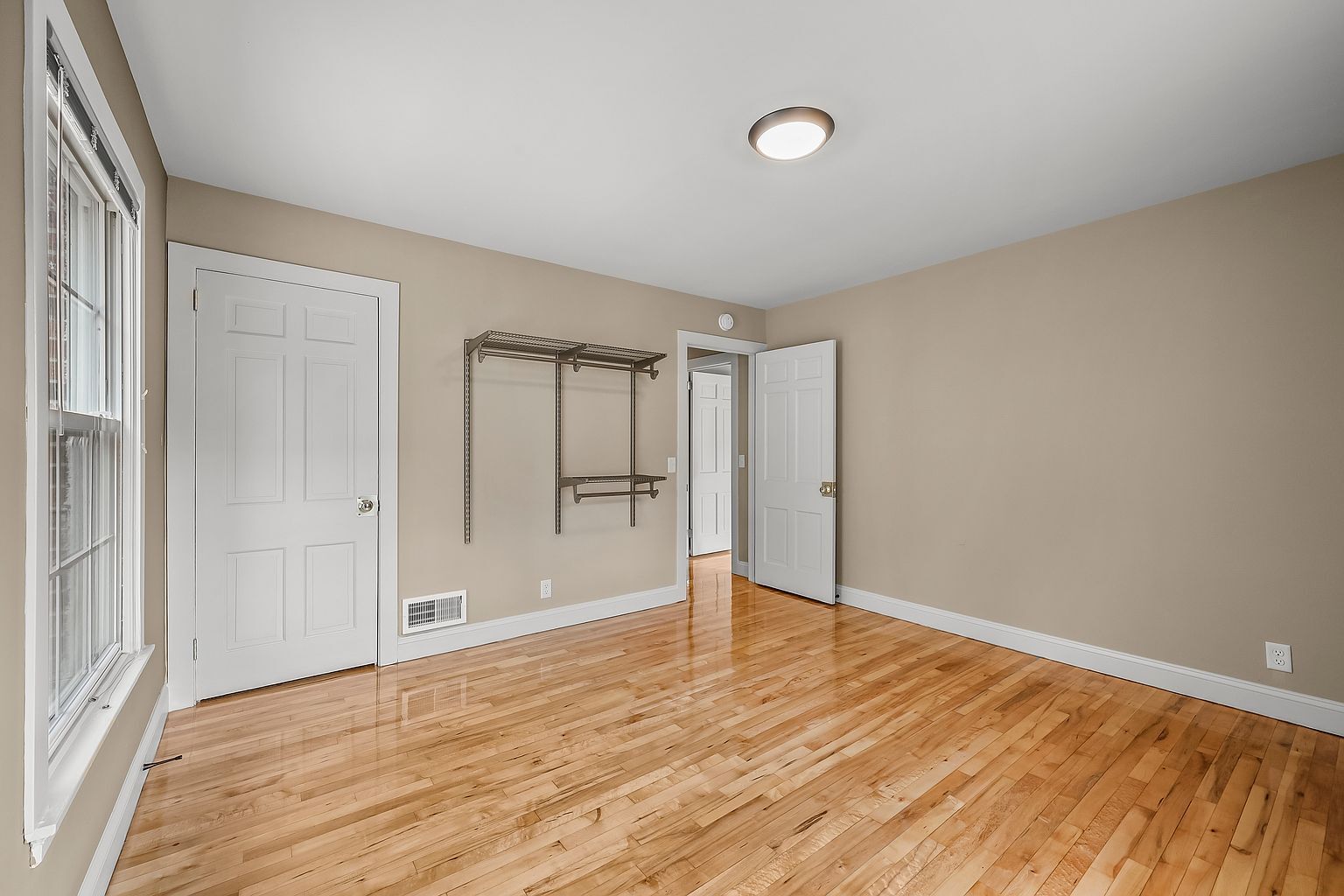 Building Photo - 1371 Wellington Dr